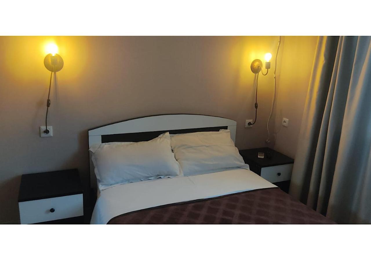 Hotel Lux Tiflis Exterior foto